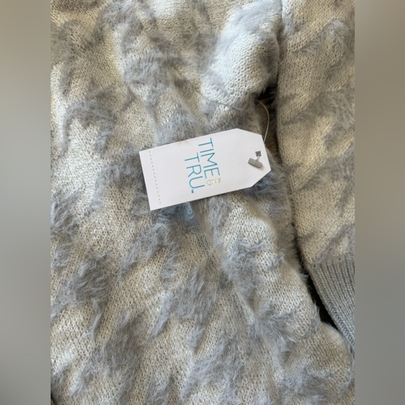 LAST PRICE🍒🤍 TIME & TRU long sleeve sweater cardigan 🌷 - Picture 11 of 12